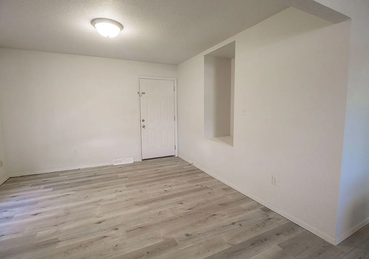 Central 4 bedroom Duplex — Photo 4