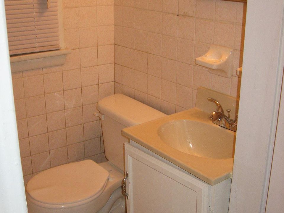 2nd image of 732 Walnut St #1