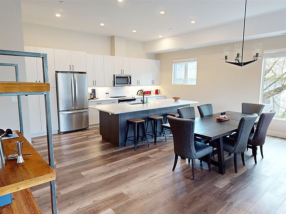 3rd image of 3313 Wilson St #213