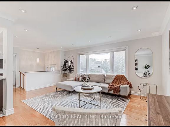 2nd image of 96 Wyndcliff Cres