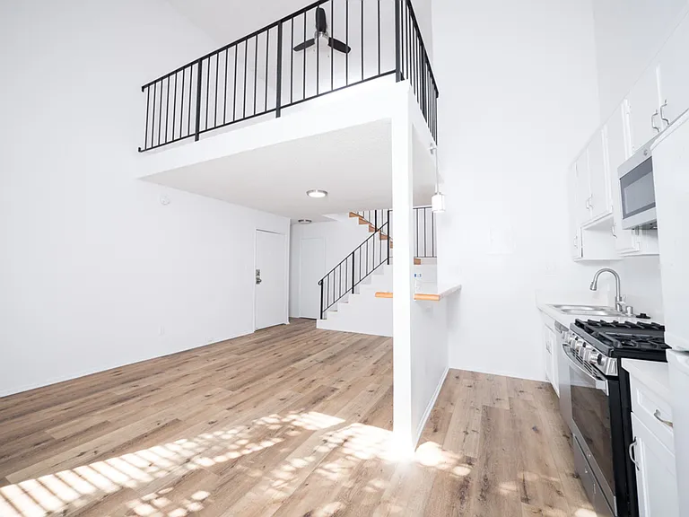 5708 Tujunga Ave — Photo 1