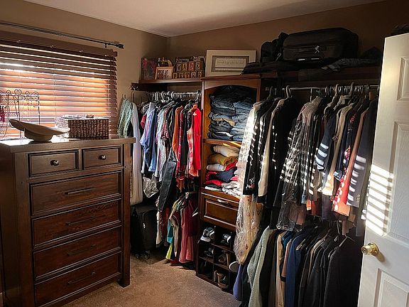 2nd bedroom/closet