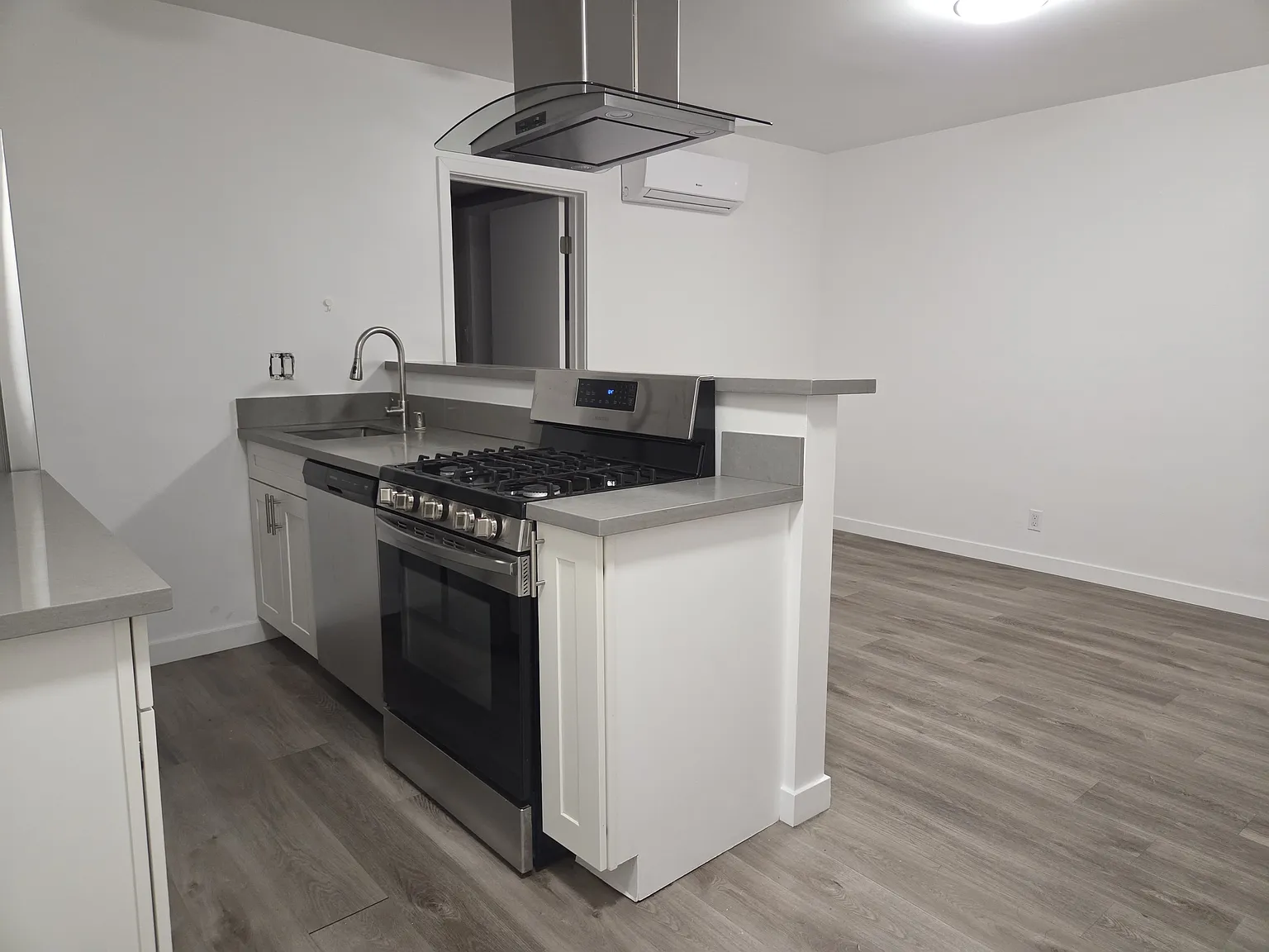 1 bed, 550 sqft, $2,250 — Photo 4