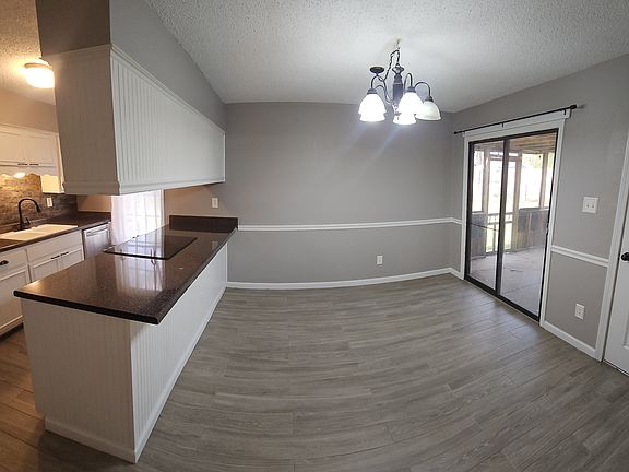 3rd image of 6206 Skylight Dr