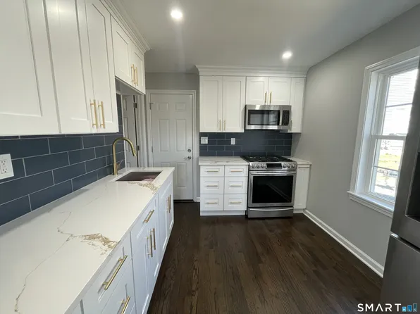 111 Priscilla Cir, Bridgeport, CT 06610