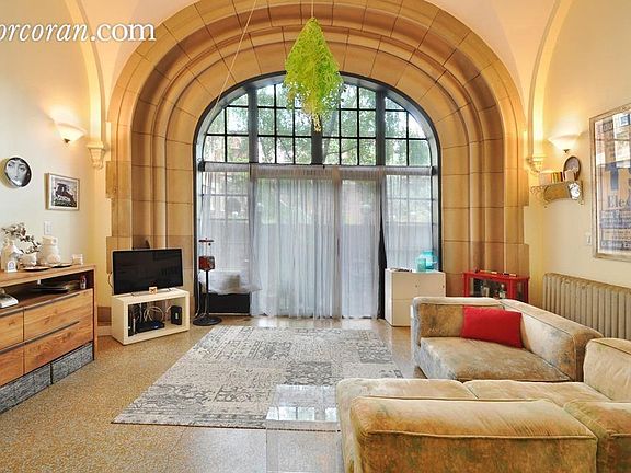 3rd image of 555 Washington Ave APT 1E
