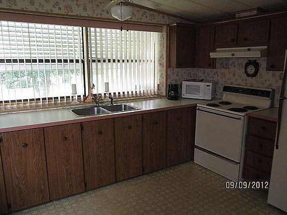 4th image of 22 Lakeview Dr