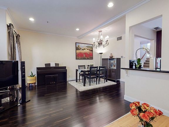 3rd image of 240 S Mentor Ave APT 5