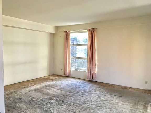 3rd image of 80 La Salle St APT 5B