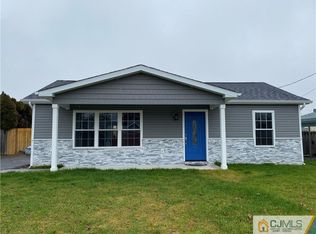 61 Columbus Ave, Edison, NJ 08817