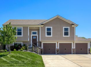 7853 N Walrond Ave, Kansas City, MO 64119