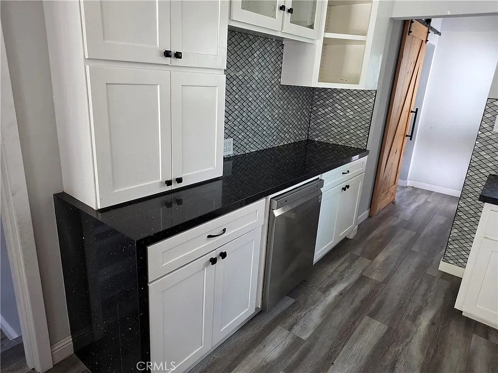 3 bed, 1365 sqft, $4,500 — Photo 3