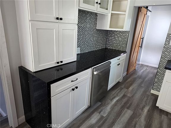 3rd image of 5779 Enfield Ave