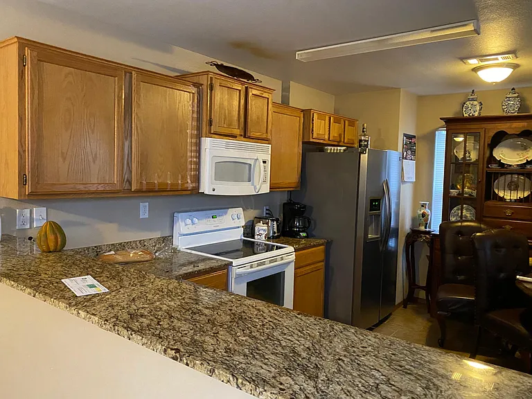 200 Foxglove St — Photo 9