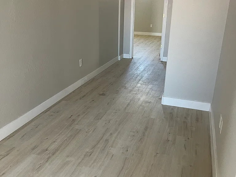 1121 E Jahns Dr — Photo 29