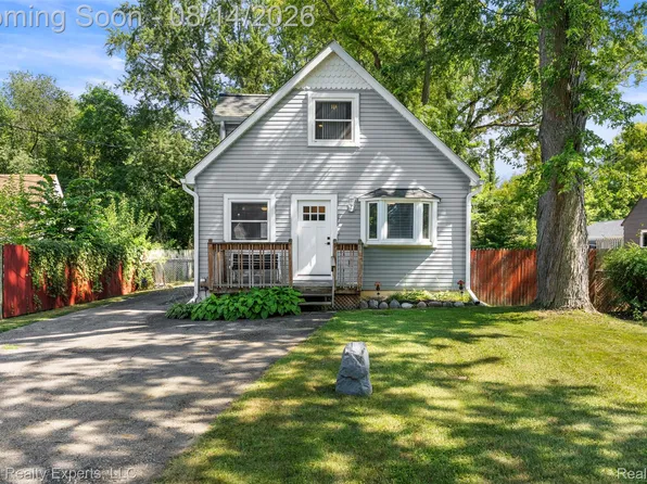 55875 Pontiac Trail Ct, New Hudson, MI 48165