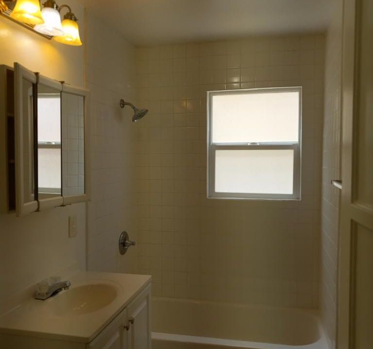 2nd image of 4134 1/2 W Slauson Ave
