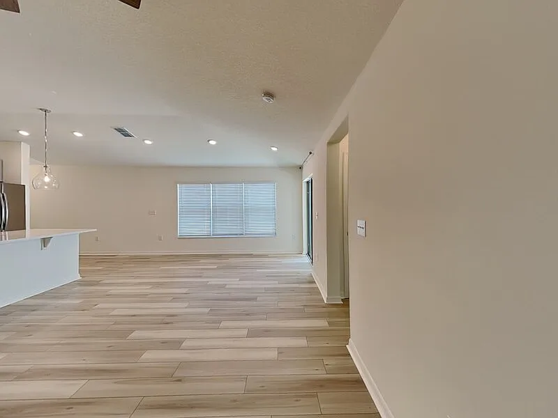 4 bed, 2.0 bath, 1637 sqft, $2,250 — Photo 4