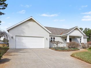 1921 Pineridge Dr, Hastings, MI 49058