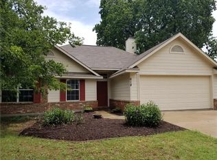 618 N Cherry St, Aubrey, TX 76227