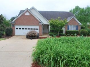 164 Saint Georges Ct, Suwanee, GA