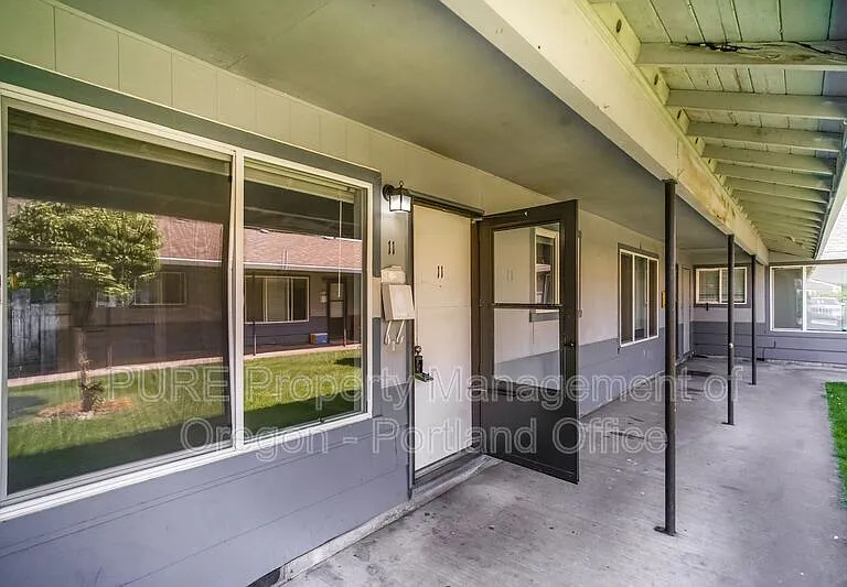 1049 SE Walnut St #11 — Photo 16