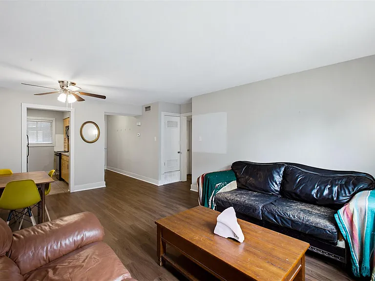 3815 Guadalupe St #208 — Photo 6