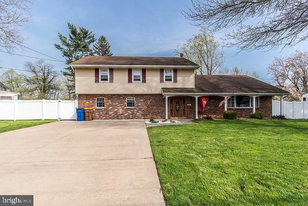 2139 Hulmeville Rd photo 1
