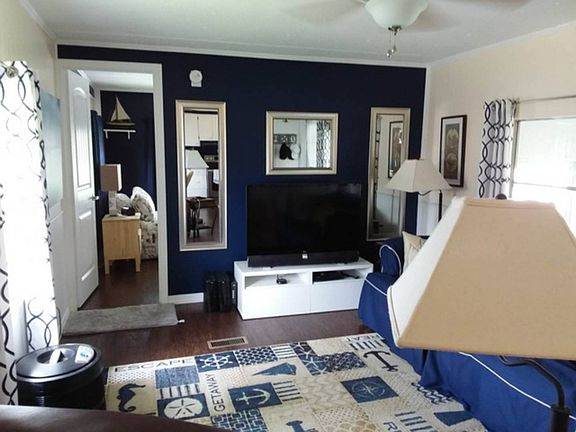 4th image of 25 Charles Dr