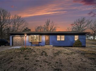 17527 Bellevue Dr, Atchison, KS 66002