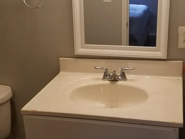 624 Stirling St — Photo 7