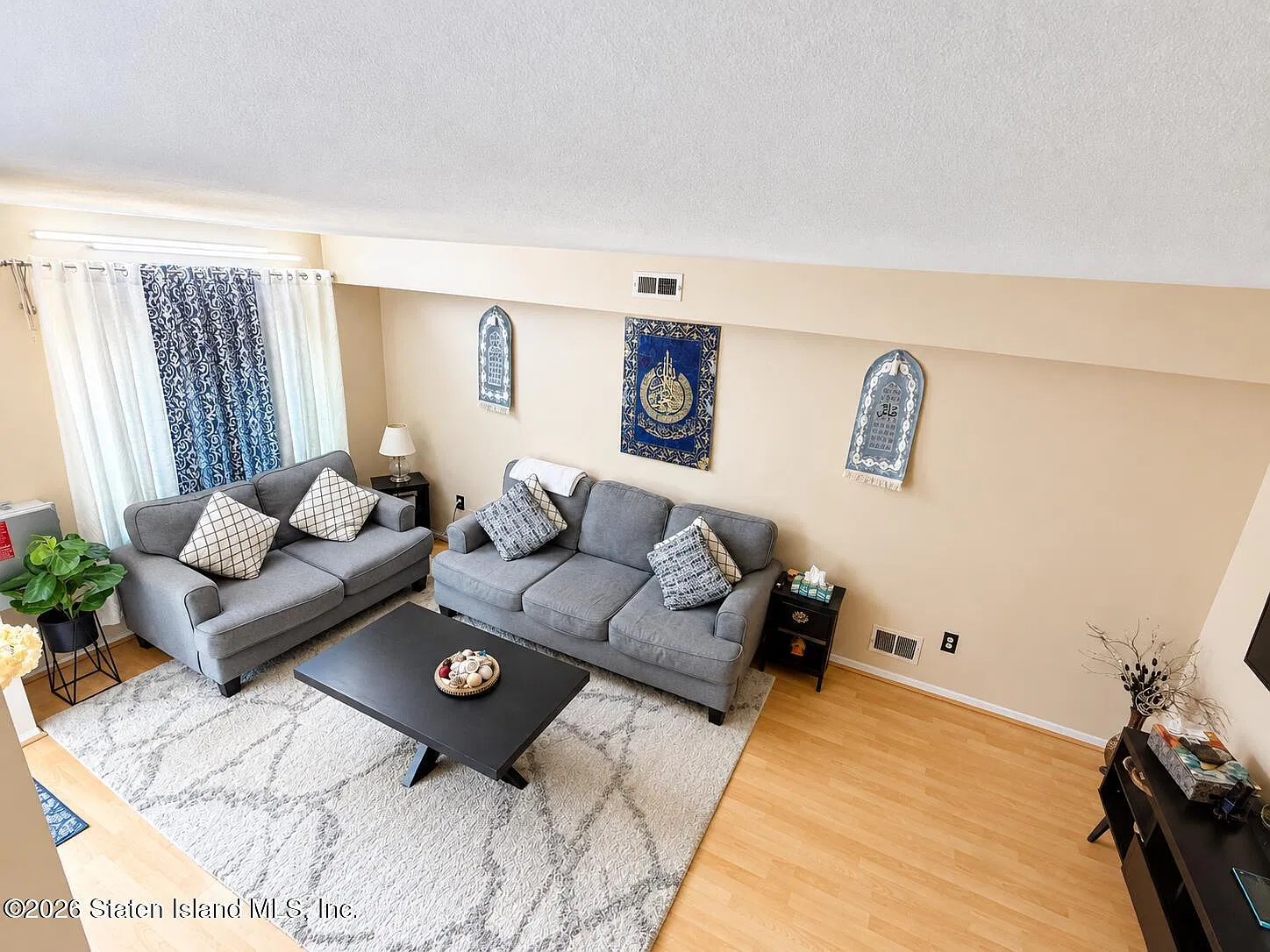 2 bed, 1.5 bath, 993 sqft, $3,000 — Photo 3