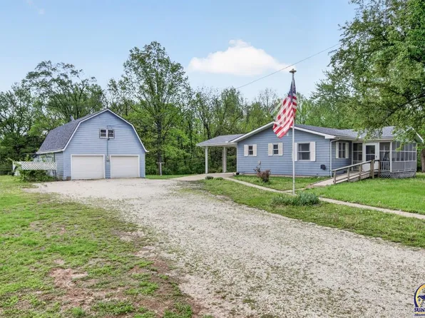 522 S Delaware St, Burlingame, KS 66413