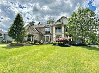 10212 Woodlands Dr, Cleveland, OH 44141