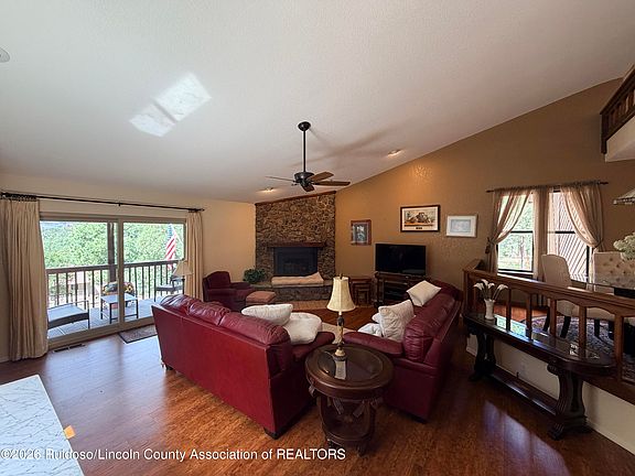 4th image of 310 Granite Dr