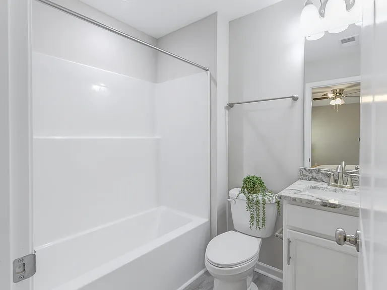 122 Thompson St — Photo 38