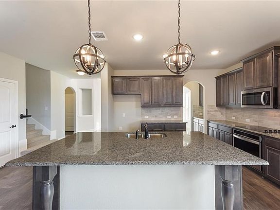 5th image of 5913 Dunnlevy Dr