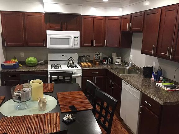 4th image of 198 Whitwell St #2