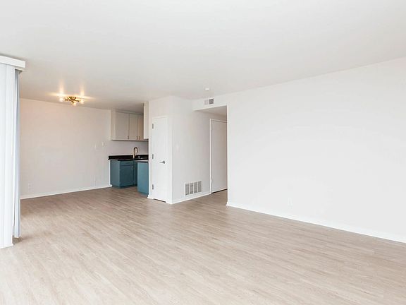 4th image of 3016 Clay St #3A