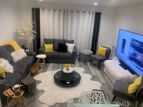 4th image of 1252 Avon Pl #10