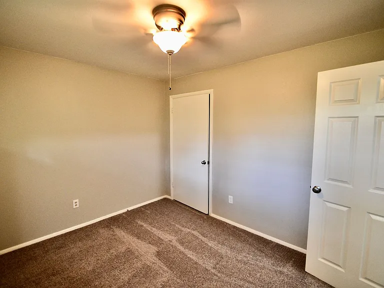 5705 S Pearl St — Photo 18