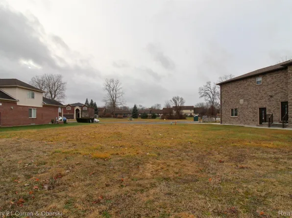 332 Francesco Ct, Dearborn, MI 48124