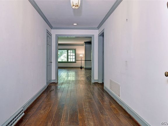 3rd image of 102 Lake Dr
