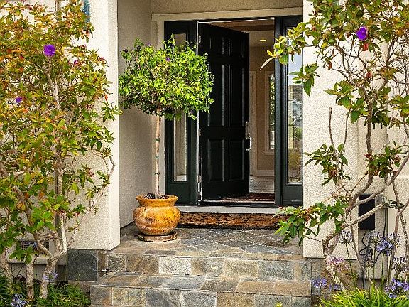 3rd image of 132 Spyglass Ln