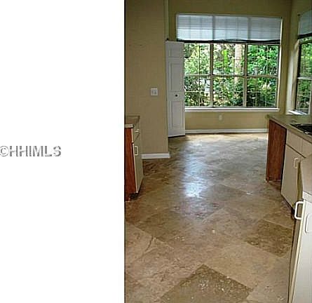 5th image of 24 Royal Pointe Dr