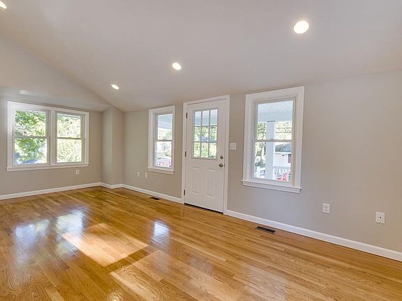 2nd image of 27 Circuit Ave