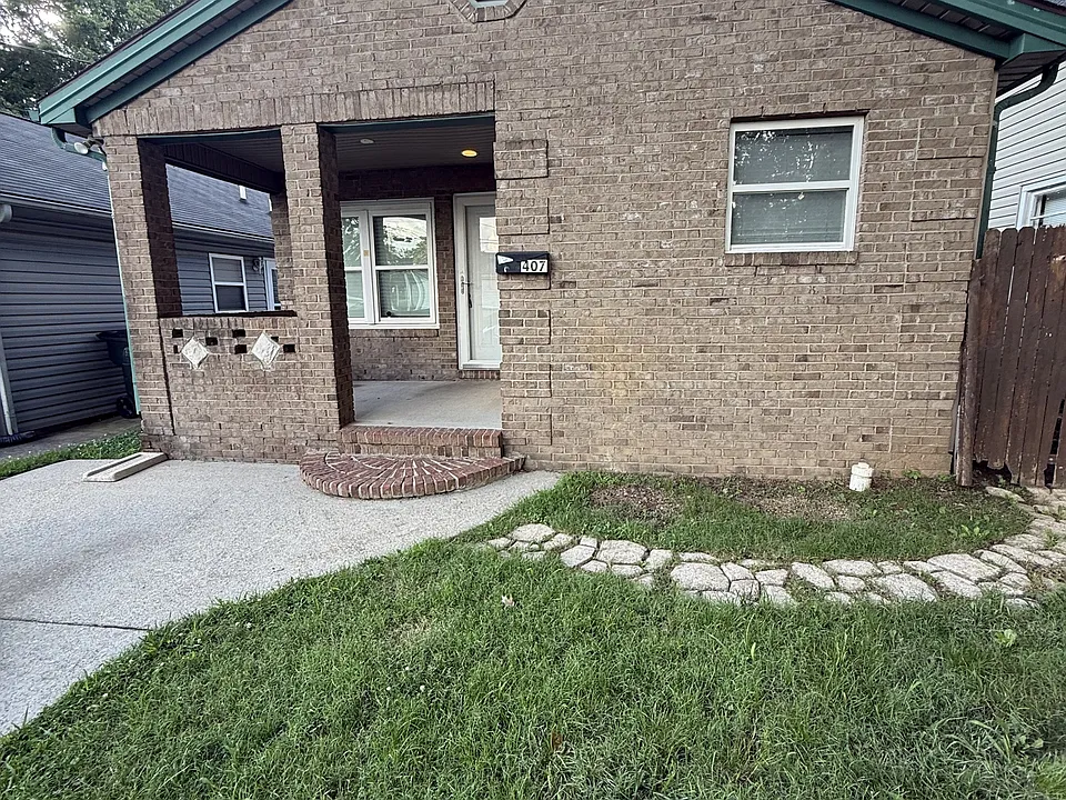 407 Ash St