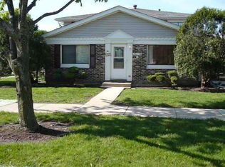 29W519 Winchester Cir N #21-1, Warrenville, IL 60555