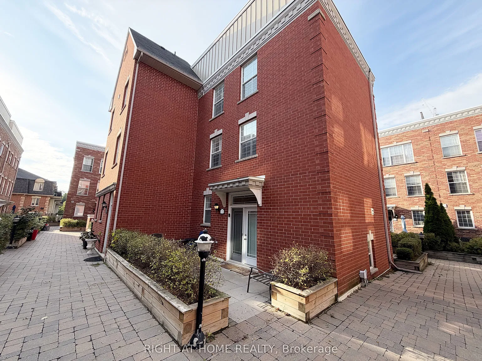 3 bed, $4,250 — Photo 3