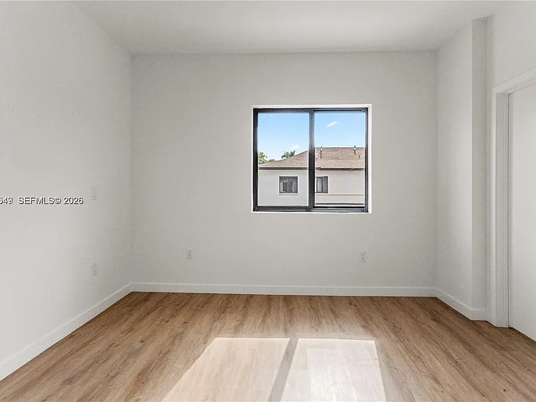 401 SW 1st St #1 — Photo 16